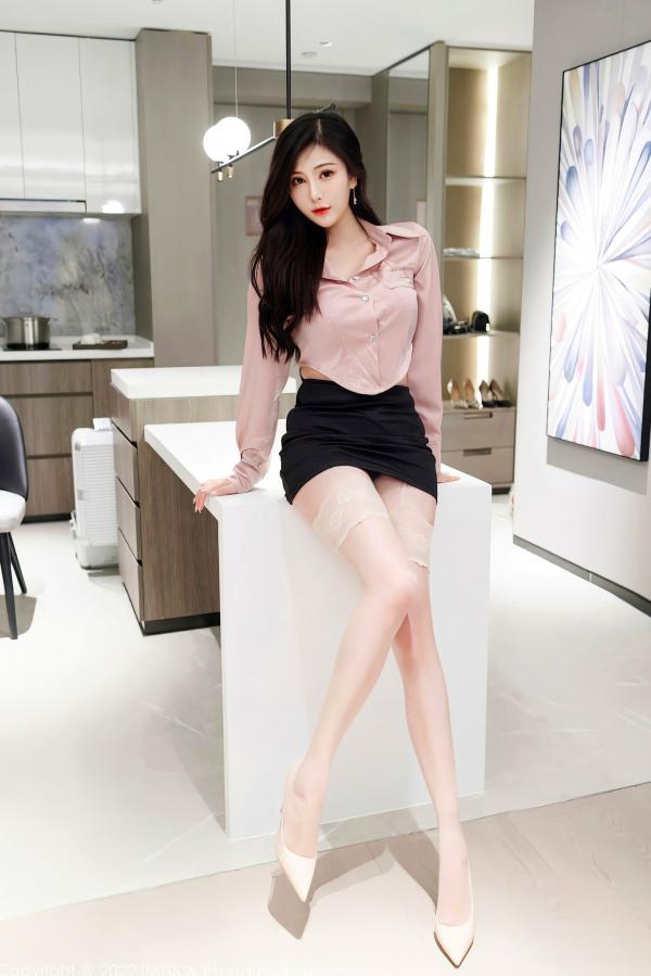    IMiss爱蜜社-654-Lavinia肉肉-浅粉衬衫性感黑短裙粉色内衣-纯欲职场风诱惑私房照-2022.01.20第45张图片