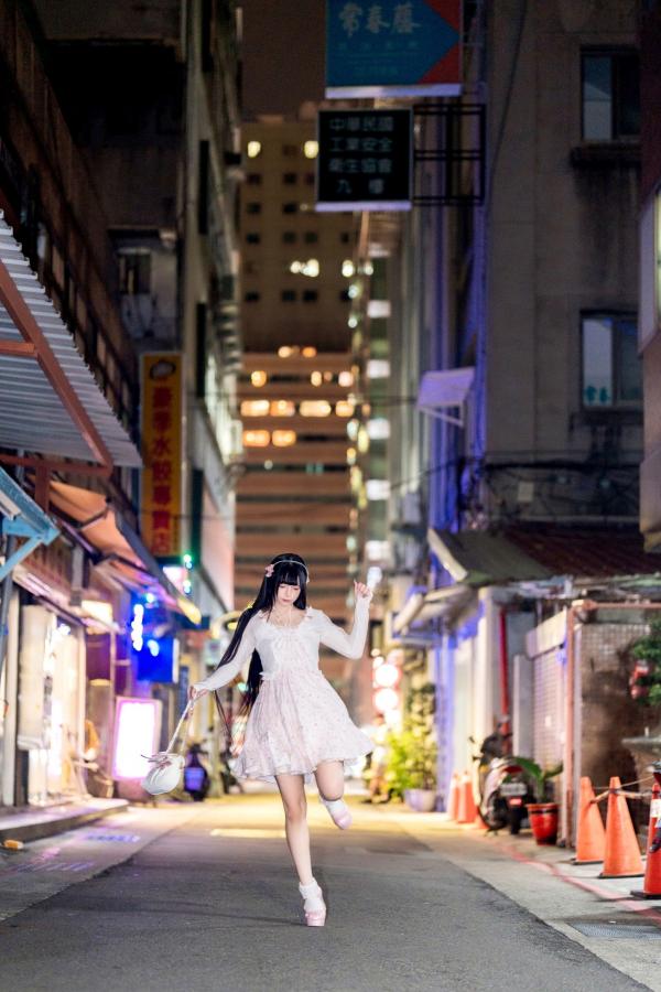    落落raku-似水流年：洛丽塔街拍梦幻夜景，甜美清纯少女的都市夜色写真第2张图片