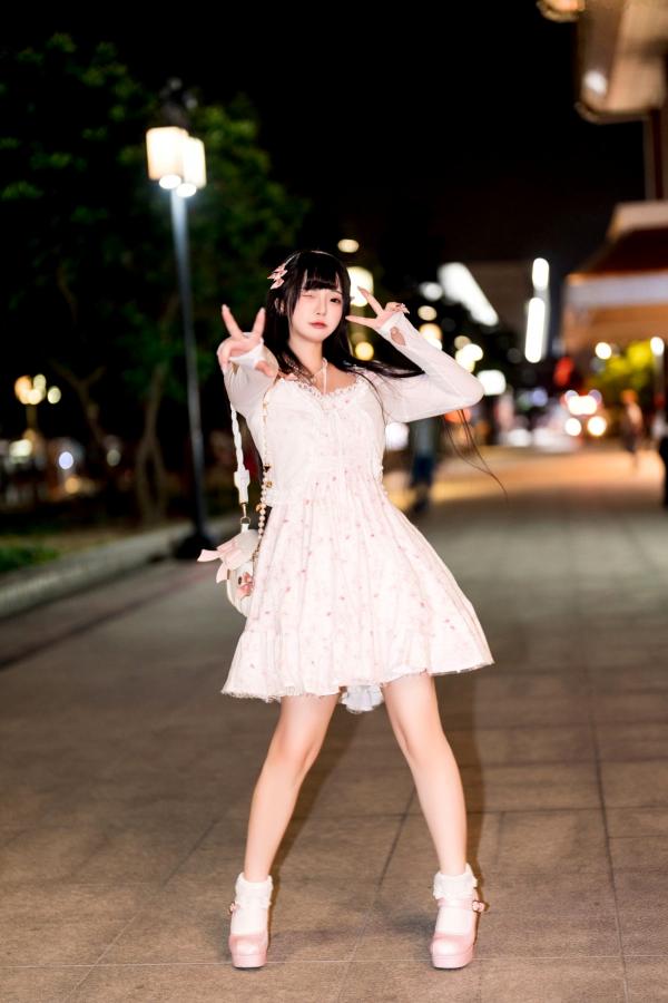    落落raku-似水流年：洛丽塔街拍梦幻夜景，甜美清纯少女的都市夜色写真第3张图片