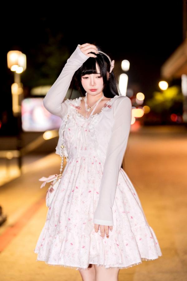    落落raku-似水流年：洛丽塔街拍梦幻夜景，甜美清纯少女的都市夜色写真第4张图片