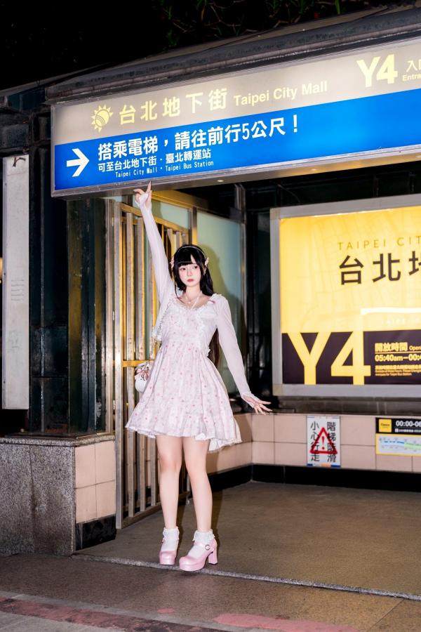    落落raku-似水流年：洛丽塔街拍梦幻夜景，甜美清纯少女的都市夜色写真第6张图片