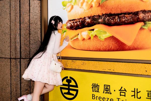    落落raku-似水流年：洛丽塔街拍梦幻夜景，甜美清纯少女的都市夜色写真第8张图片