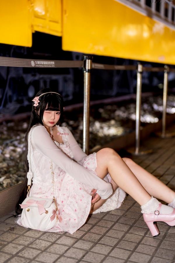   落落raku-似水流年：洛丽塔街拍梦幻夜景，甜美清纯少女的都市夜色写真第11张图片