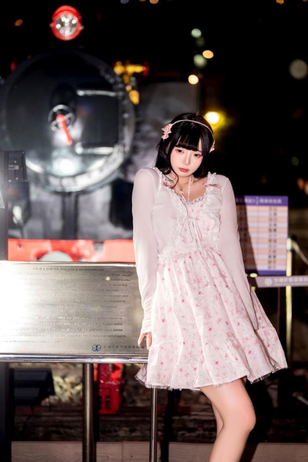   落落raku-似水流年：洛丽塔街拍梦幻夜景，甜美清纯少女的都市夜色写真第14张图片