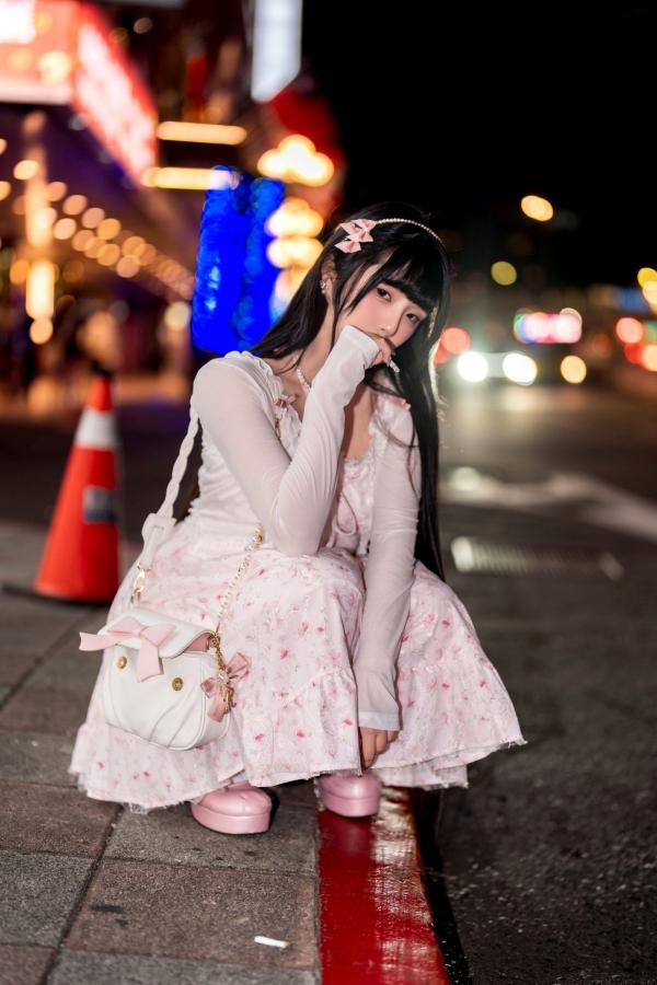    落落raku-似水流年：洛丽塔街拍梦幻夜景，甜美清纯少女的都市夜色写真第25张图片