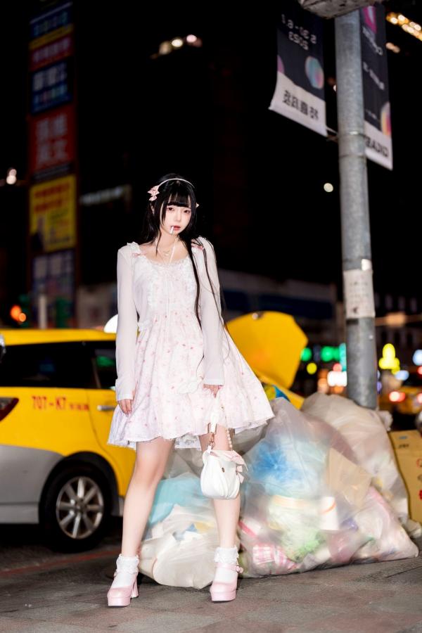    落落raku-似水流年：洛丽塔街拍梦幻夜景，甜美清纯少女的都市夜色写真第28张图片