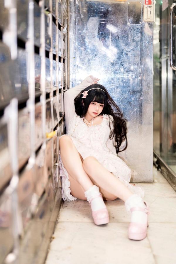    落落raku-似水流年：洛丽塔街拍梦幻夜景，甜美清纯少女的都市夜色写真第38张图片