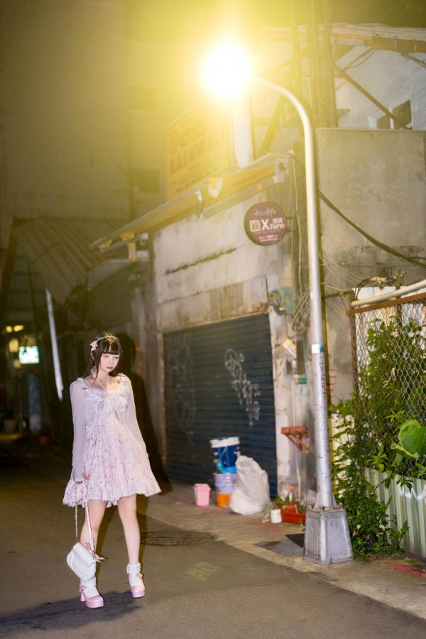    落落raku-似水流年：洛丽塔街拍梦幻夜景，甜美清纯少女的都市夜色写真第47张图片
