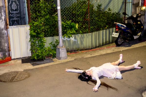    落落raku-似水流年：洛丽塔街拍梦幻夜景，甜美清纯少女的都市夜色写真第48张图片