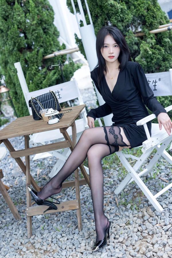    IMiss爱蜜社-643-Lynn刘奕宁-热带泳池桨板黑比基尼-户外黑裙丝袜-优雅女神私房写真第4张图片