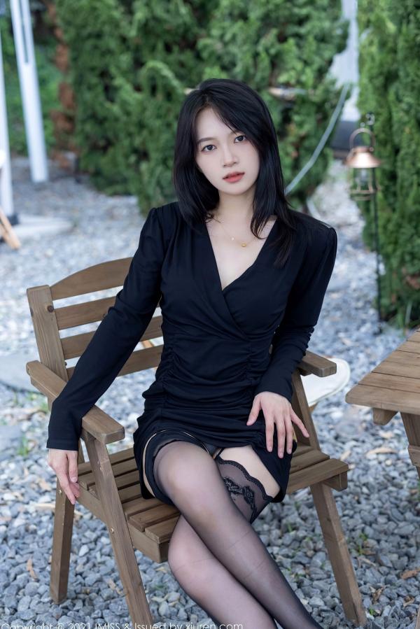    IMiss爱蜜社-643-Lynn刘奕宁-热带泳池桨板黑比基尼-户外黑裙丝袜-优雅女神私房写真第21张图片