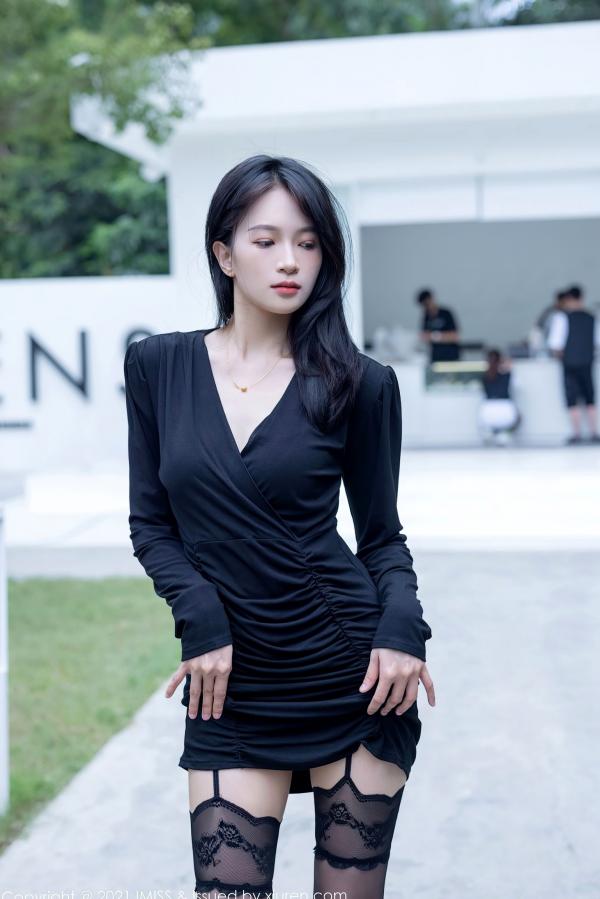    IMiss爱蜜社-643-Lynn刘奕宁-热带泳池桨板黑比基尼-户外黑裙丝袜-优雅女神私房写真第34张图片