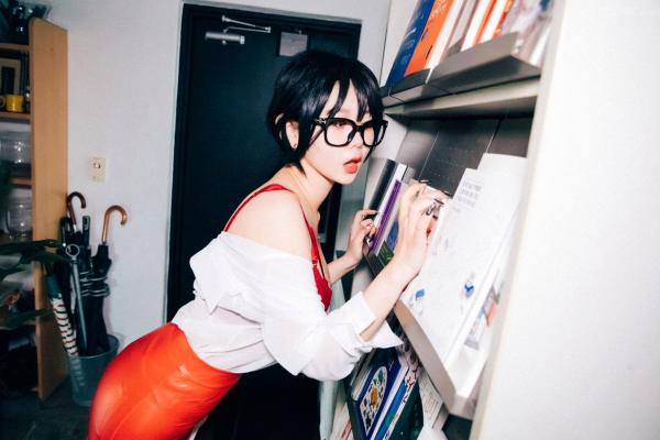    韩国美女琪雅Zia办公室制服诱惑，极致黑丝私房写真，火辣红色内衣职场风，性感诱惑大尺度收藏第5张图片