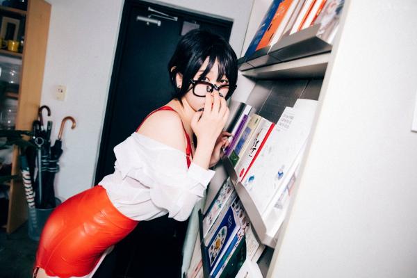    韩国美女琪雅Zia办公室制服诱惑，极致黑丝私房写真，火辣红色内衣职场风，性感诱惑大尺度收藏第6张图片
