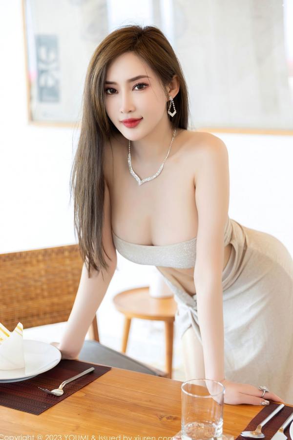    YouMi尤蜜荟-943-Carol周妍希：性感浅灰肩裙肉丝户外别墅写真，湿身泳池私房大尺度，极致曲线诱惑，无圣光影像全套第8张图片