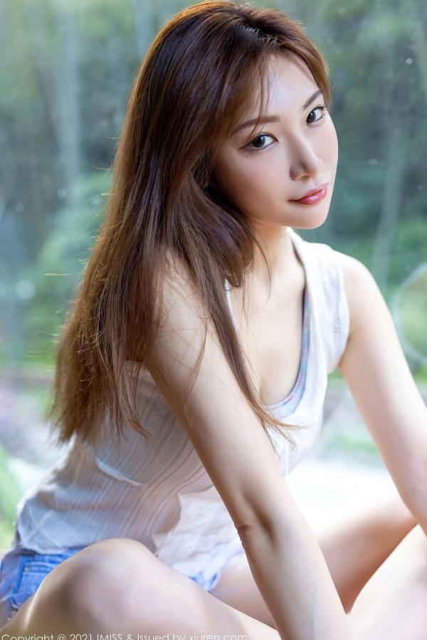    IMiss爱蜜社-638-小狐狸Kathryn-图书馆书香私房，超短牛仔裤配白皙长腿，尽显清纯诱惑与知性美第9张图片