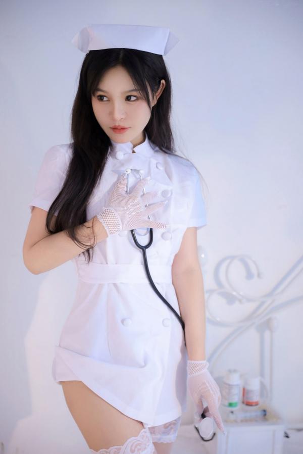   桃暖酱-纯欲护士制服诱惑，私房卧室火辣角色扮演，白丝长腿视觉盛宴第1张图片