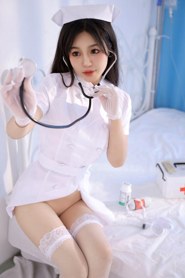    桃暖酱-纯欲护士制服诱惑，私房卧室火辣角色扮演，白丝长腿视觉盛宴第11张图片