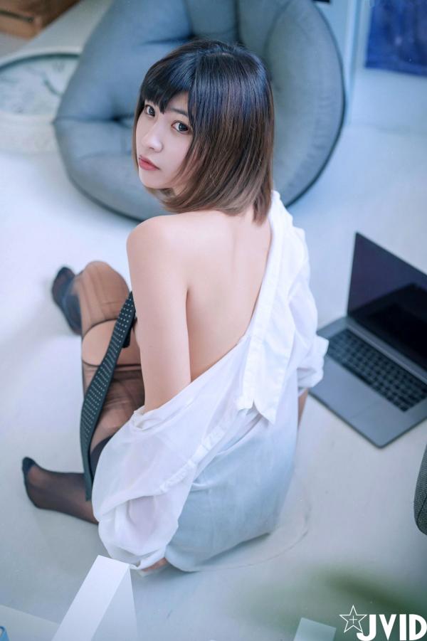    JVID-果宝宝-职场面试主题，OL制服诱惑，极致曲线诠释大尺度职场风情第45张图片