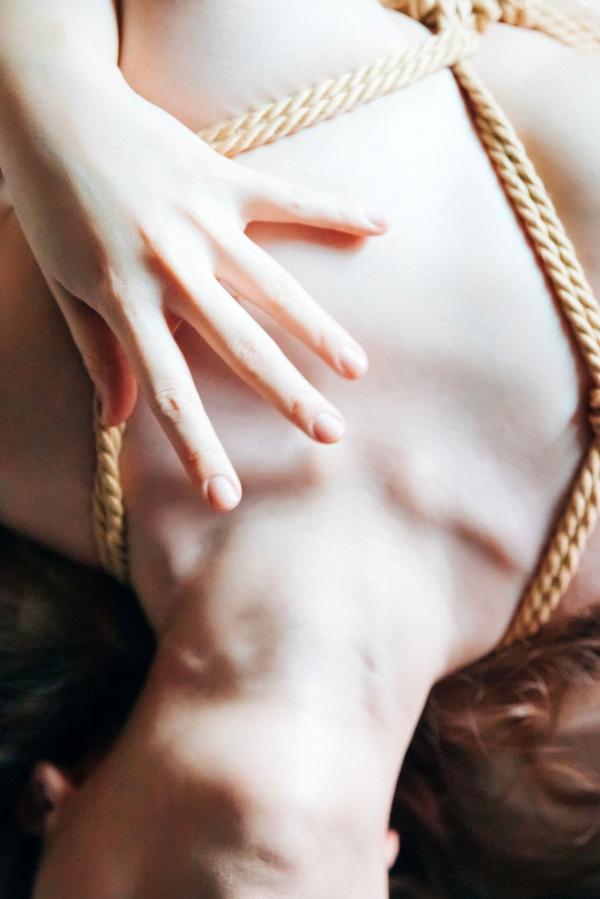    韩国美女Mozzi私房大尺度绳缚写真：软妹化身禁欲尤物，镣铐元素演绎极致诱惑主题第59张图片