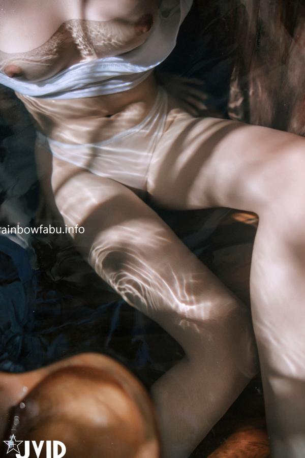    JVID-果寶寶-未曾谋面的网恋小女友：短发私房写真，网眼诱惑、大尺度自然光影，极品纯欲诱惑第75张图片