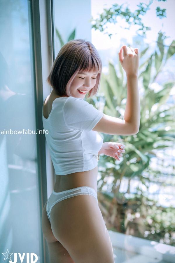    JVID-果寶寶-未曾谋面的网恋小女友：短发私房写真，网眼诱惑、大尺度自然光影，极品纯欲诱惑第121张图片
