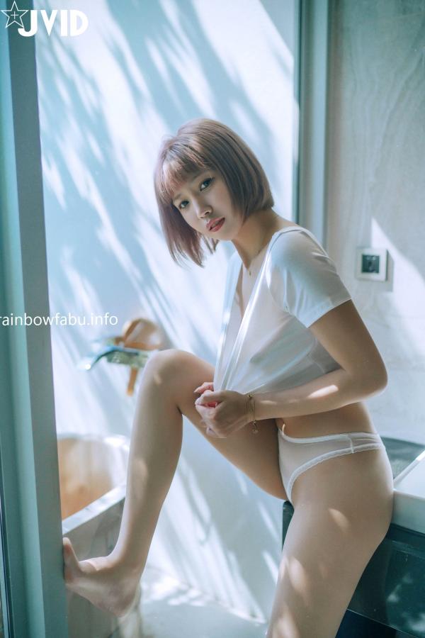    JVID-果寶寶-未曾谋面的网恋小女友：短发私房写真，网眼诱惑、大尺度自然光影，极品纯欲诱惑第125张图片
