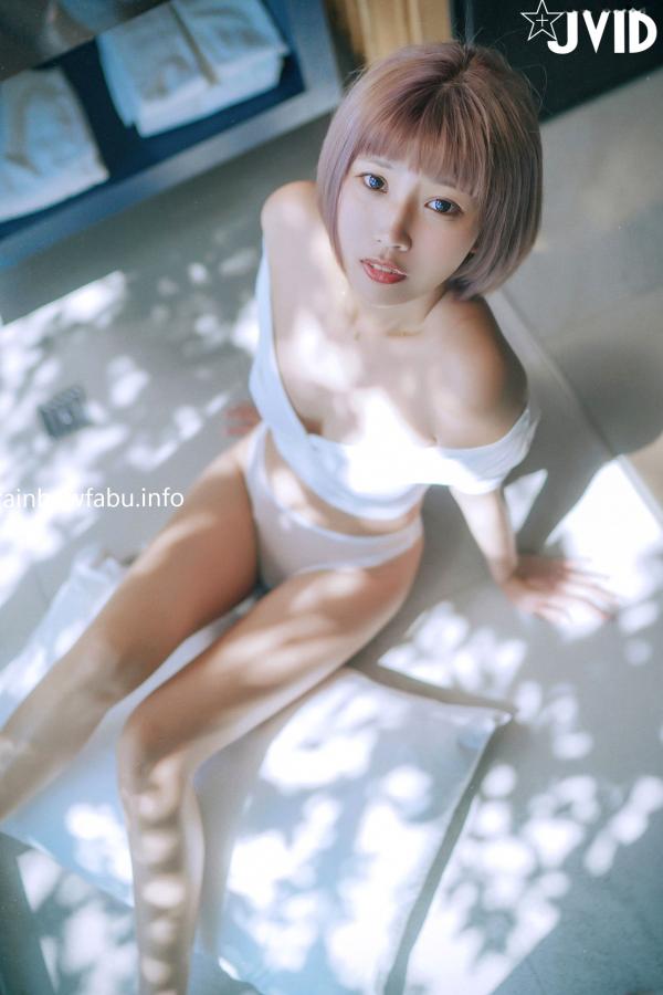    JVID-果寶寶-未曾谋面的网恋小女友：短发私房写真，网眼诱惑、大尺度自然光影，极品纯欲诱惑第131张图片