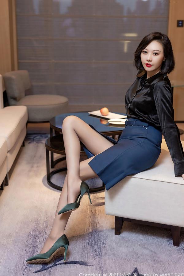    IMiss爱蜜社-615-艺轩-典雅OL职业装黑衫蓝裙，极致诱惑私房写真美腿丝袜大尺度套图第25张图片
