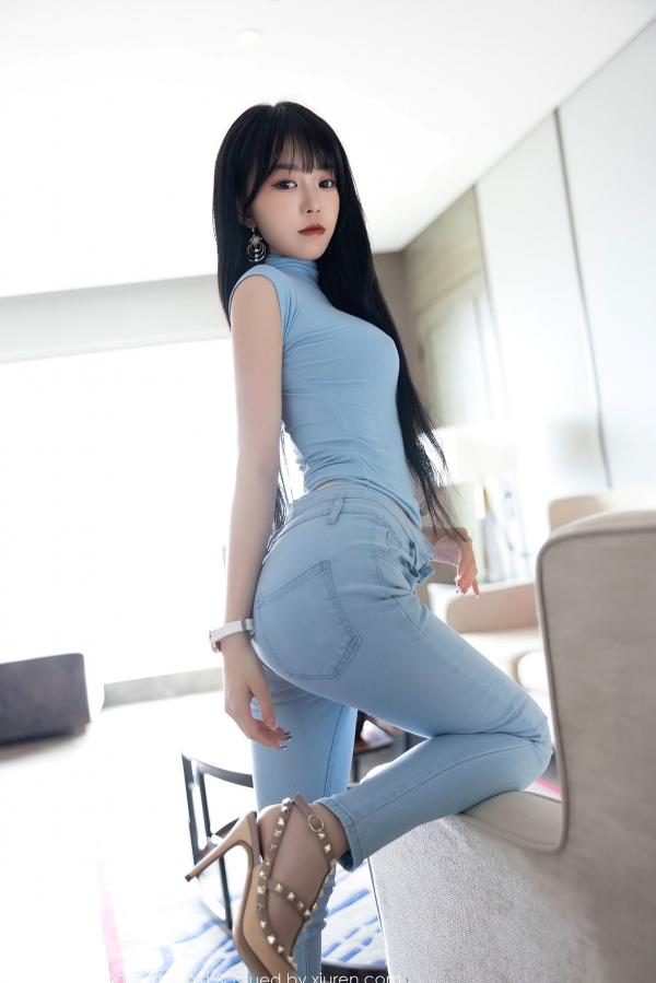    XiaoYu语画界-797-奶瓶-蓝色修身背心牛仔裤私房写真-清纯气质都市美女居家日常第15张图片