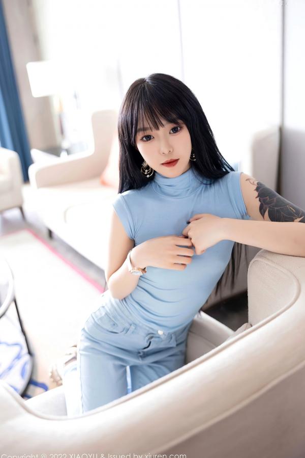    XiaoYu语画界-797-奶瓶-蓝色修身背心牛仔裤私房写真-清纯气质都市美女居家日常第19张图片