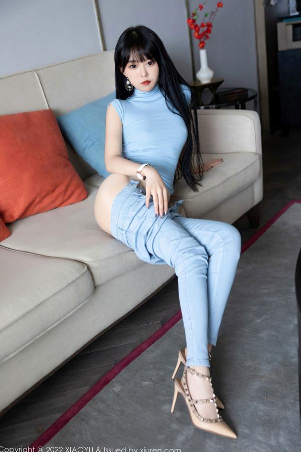    XiaoYu语画界-797-奶瓶-蓝色修身背心牛仔裤私房写真-清纯气质都市美女居家日常第30张图片