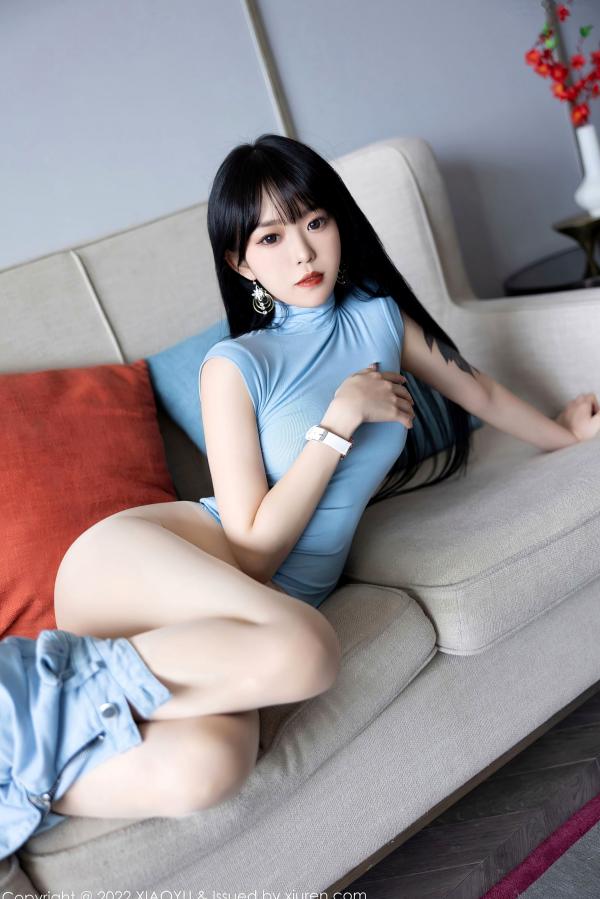    XiaoYu语画界-797-奶瓶-蓝色修身背心牛仔裤私房写真-清纯气质都市美女居家日常第42张图片