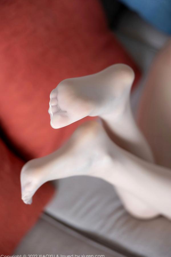    XiaoYu语画界-797-奶瓶-蓝色修身背心牛仔裤私房写真-清纯气质都市美女居家日常第53张图片
