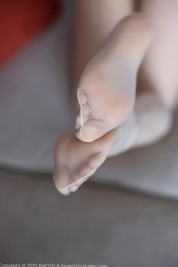    XiaoYu语画界-797-奶瓶-蓝色修身背心牛仔裤私房写真-清纯气质都市美女居家日常第54张图片