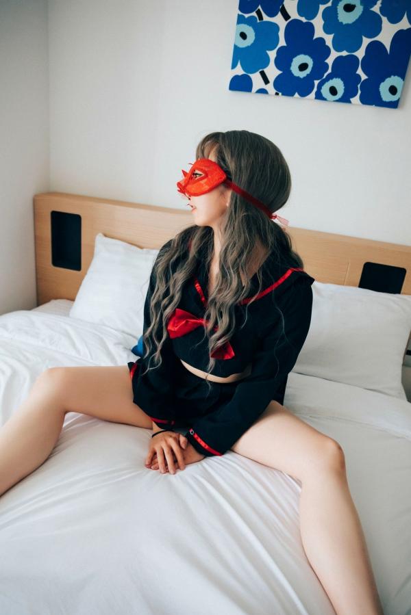    韩国美女Kissme-Jinjoo私房写真，神秘面具下的绝美诱惑，极致大尺度蕾丝边互动，居家性感制服风格，无圣光真实记录第19张图片