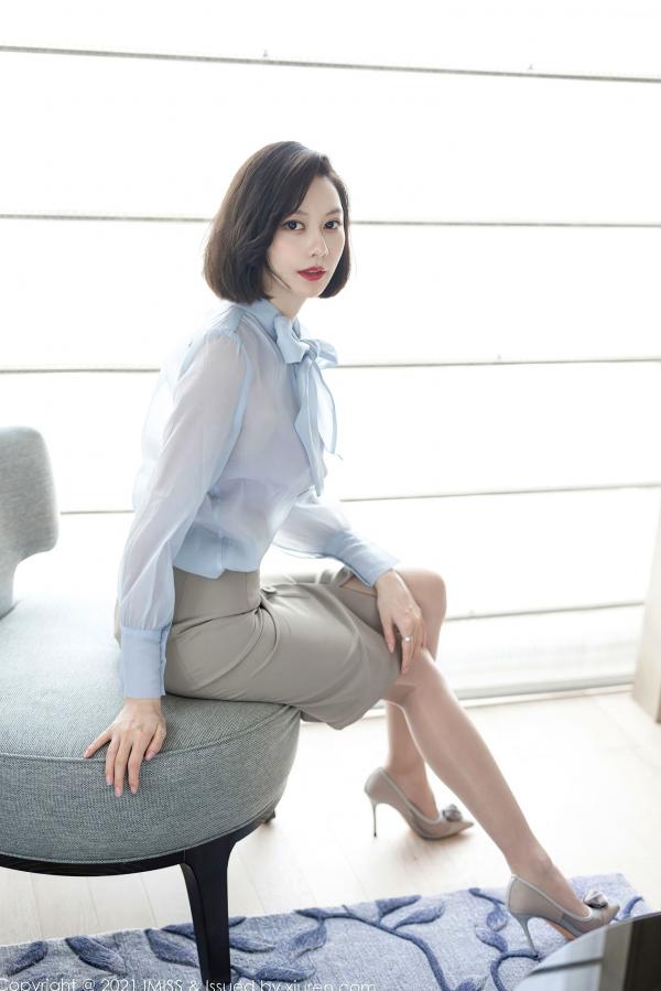   IMiss爱蜜社605期艺轩私房：暖色调主题薄透肉丝美腿，极致诱惑性感视觉盛宴第20张图片