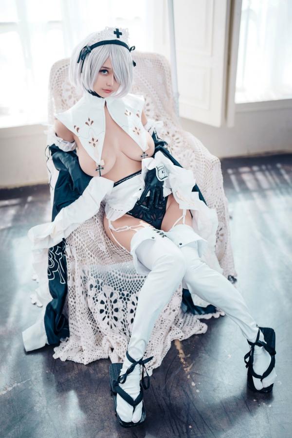    沖田凛花-Okita-Rinka-2B-Nun修女装COS：大胆火辣角色扮演，展现极致身材与诱惑魅力第10张图片