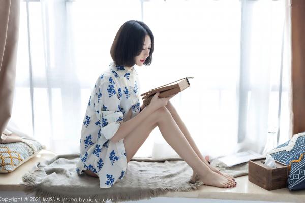    IMiss爱蜜社602期：艺轩蓝印花白衬衫配蕾丝内衣私房照，气质清纯美腿撩人第1张图片