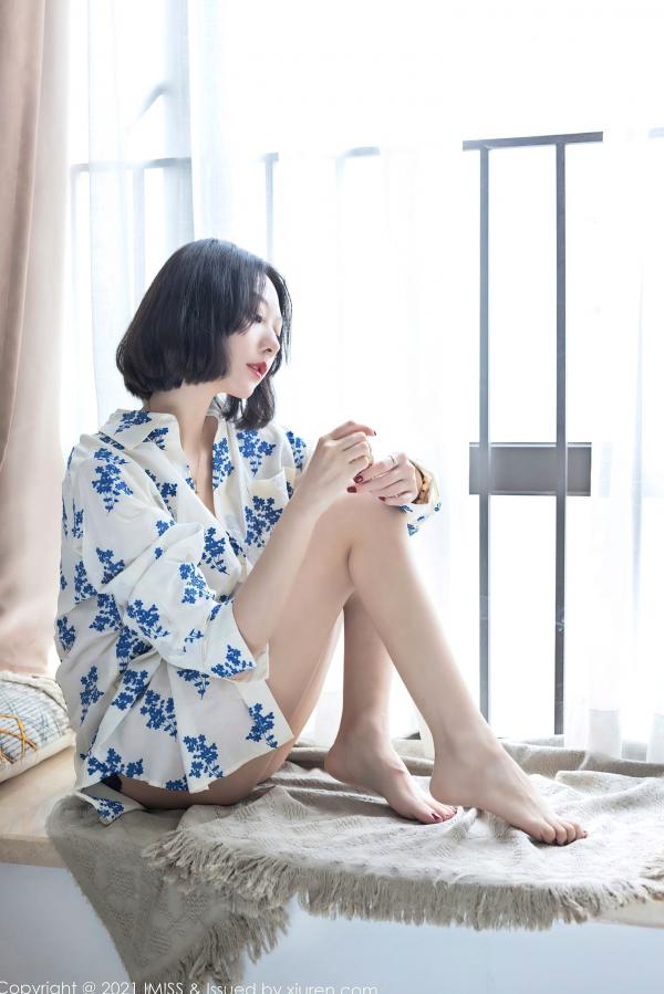    IMiss爱蜜社602期：艺轩蓝印花白衬衫配蕾丝内衣私房照，气质清纯美腿撩人第9张图片