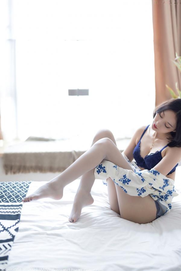    IMiss爱蜜社602期：艺轩蓝印花白衬衫配蕾丝内衣私房照，气质清纯美腿撩人第45张图片