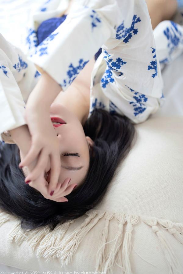    IMiss爱蜜社602期：艺轩蓝印花白衬衫配蕾丝内衣私房照，气质清纯美腿撩人第52张图片