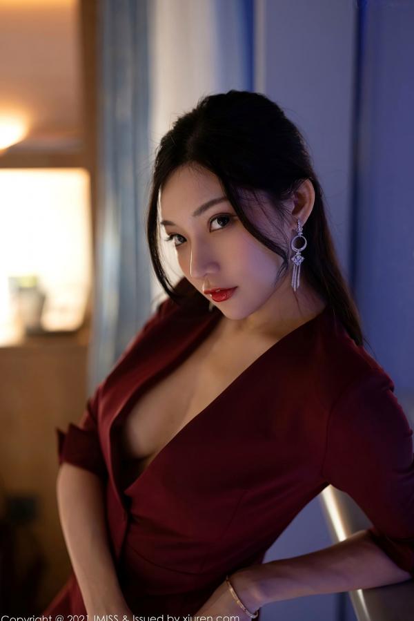    IMiss爱蜜社-598-小狐狸Kathryn-猩红色外套黑丝-2021.06.02-卧室私房职场御姐风-无圣光大尺度第14张图片