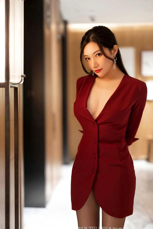    IMiss爱蜜社-598-小狐狸Kathryn-猩红色外套黑丝-2021.06.02-卧室私房职场御姐风-无圣光大尺度第30张图片