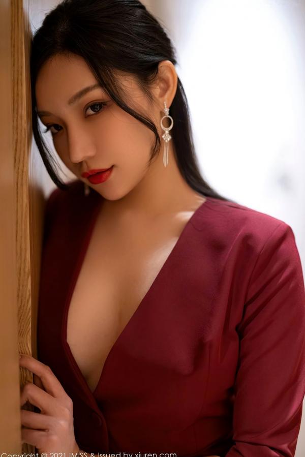    IMiss爱蜜社-598-小狐狸Kathryn-猩红色外套黑丝-2021.06.02-卧室私房职场御姐风-无圣光大尺度第49张图片
