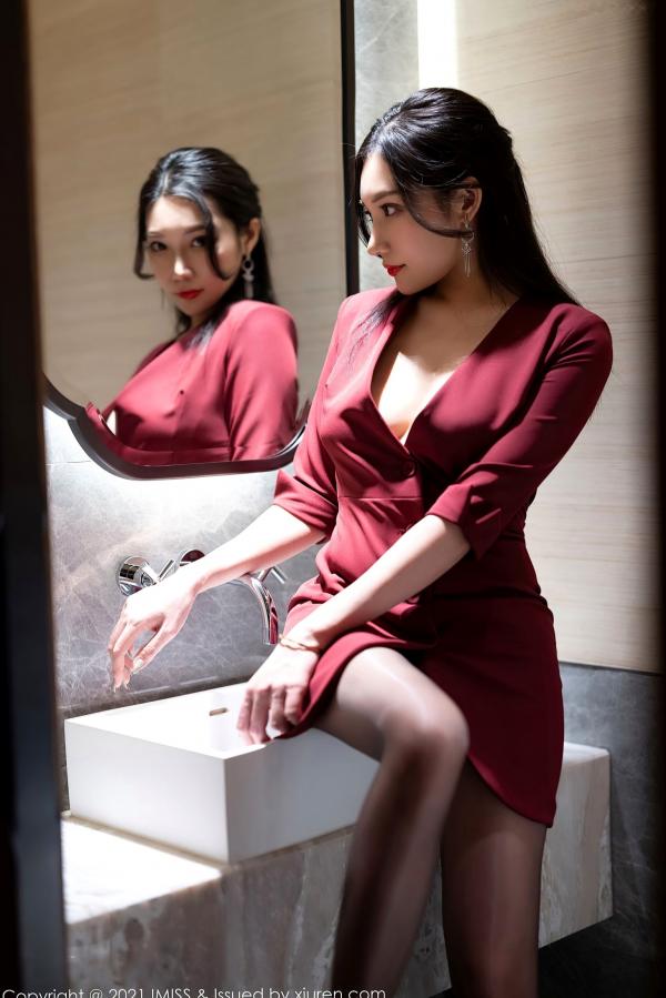   IMiss爱蜜社-598-小狐狸Kathryn-猩红色外套黑丝-2021.06.02-卧室私房职场御姐风-无圣光大尺度第59张图片