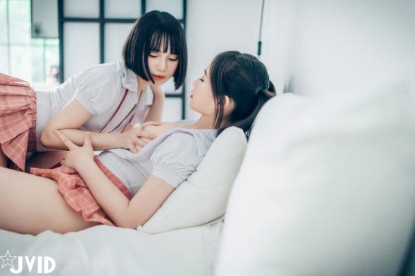    JVID-婕咪-齐齐-湿润百合-谁先高潮谁就输了第12张图片