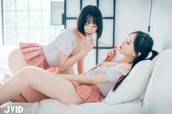    JVID-婕咪-齐齐-湿润百合-谁先高潮谁就输了第13张图片