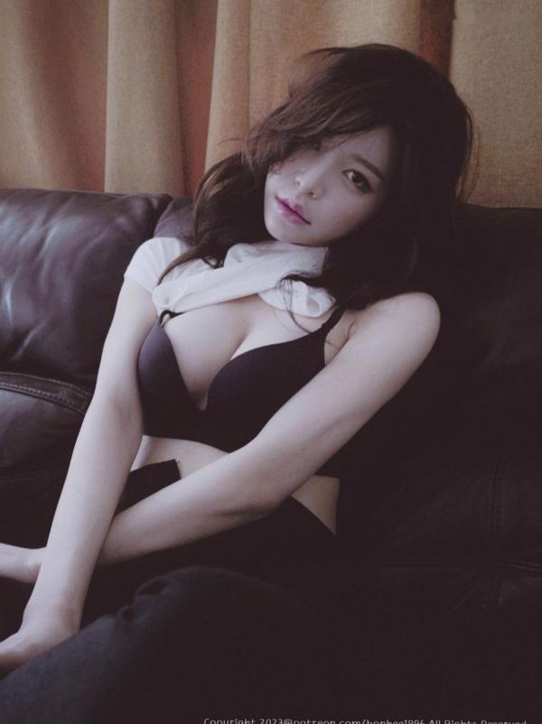    韩国美女Banhee诱惑写真，浴室私房湿身、兔女郎角色扮演与开口毛衣秀，无圣光网页泄露资源第26张图片