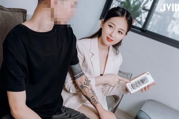    JVID婕咪：职场风干练白西装推销员，御姐诱惑互动，大尺度飞机杯激情演示，完美身材尽显极致魅惑第13张图片